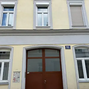 Cozy 8-person In Located At Haberlgasse 82 N1 Vienna